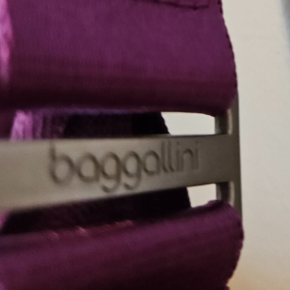 NWT Baggallini Helsinki Silver Hobo Bagg in Magenta/Purple - Picture 6 of 14